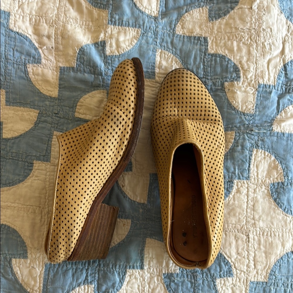 Reality Studio Mules